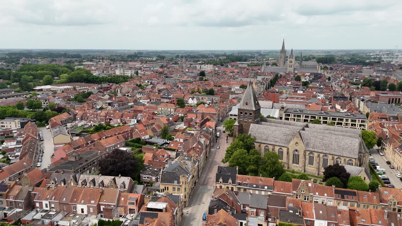 Centro città di Ypres, Belgio, riprese aeree con drone.