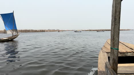 African-typical-wooden-boats-sailing-towards-Ganvie-village