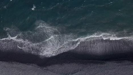 Deep-blue-waves-powerfully-crash-on-the-shores-of-black-stone-beach,-Maui,-Hawaii