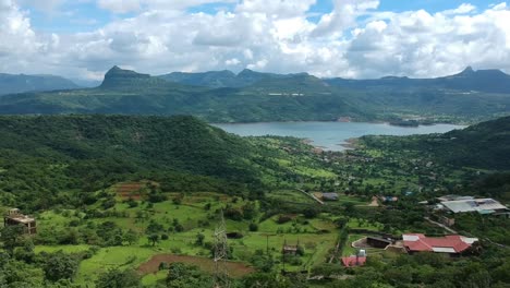 Viaje-Por-Carretera-En-Carretera-India-En-Monzón---Temporada-De-Lluvias-Vista-Aquí-En-Dudhiware-Khind-En-Lonavala,-India---Material-De-Archivo-Aéreo-De-Drones-Más-Vendido