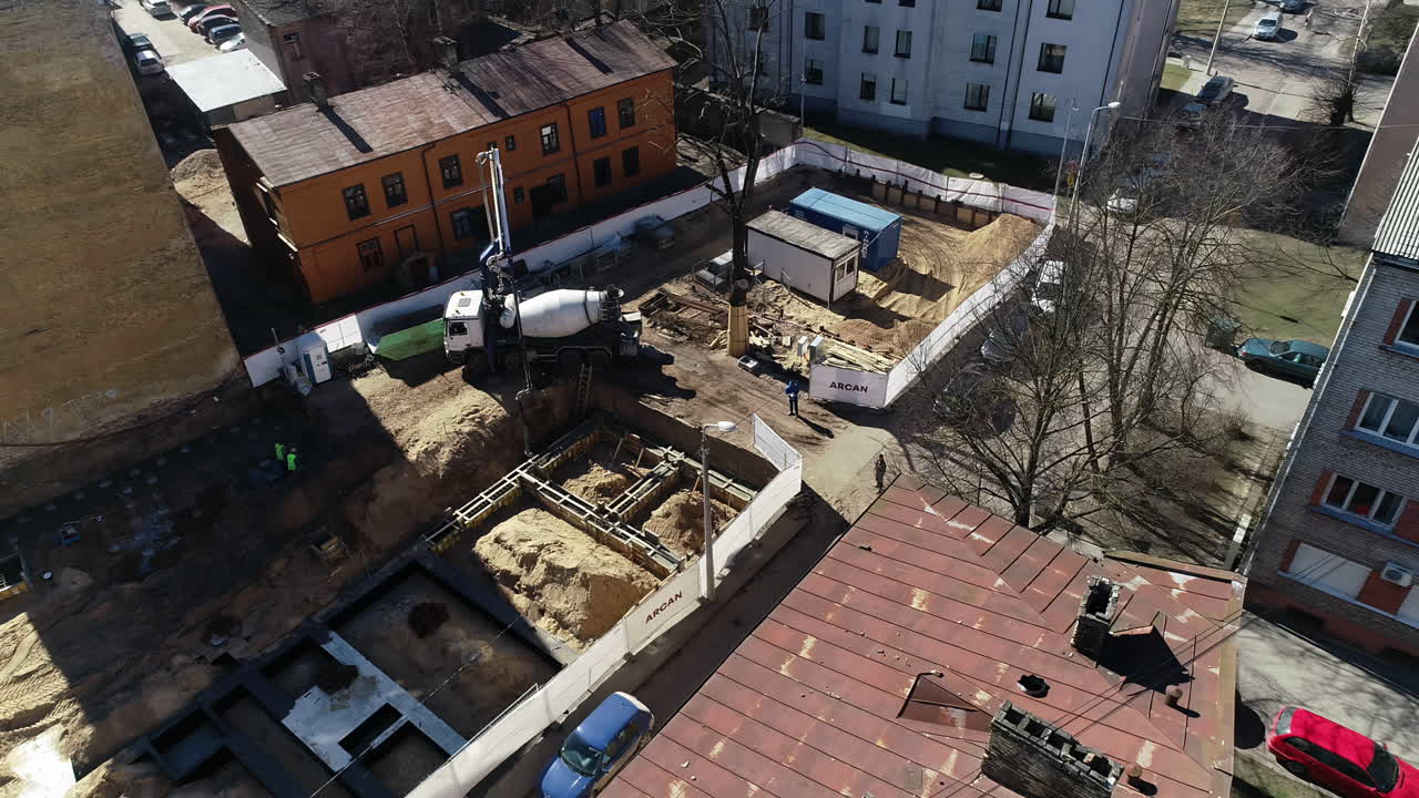 새 건물 건설을 위한 콘크리트 기초