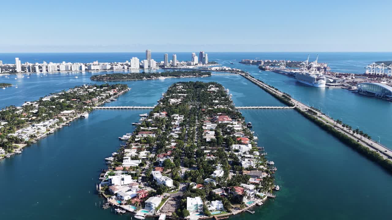 Palm Island a Miami Beach in Florida, Stati Uniti. Spiaggia urbana. Paesaggio acquatico della baia. Centro città. Palm Island a Miami Beach in Florida, Stati Uniti. Paesaggio pacifico.