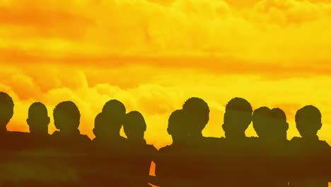 animación de sombras de personas en nubes amarillas