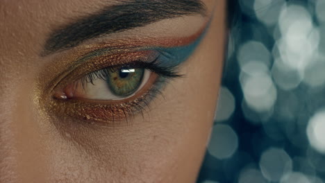 ojo macro de cerca mujer con maquillaje colorido sombra de ojos magnífica noche glamour concepto de belleza cosmética
