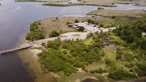 Toma-De-Drone-De-Una-Península-De-Florida