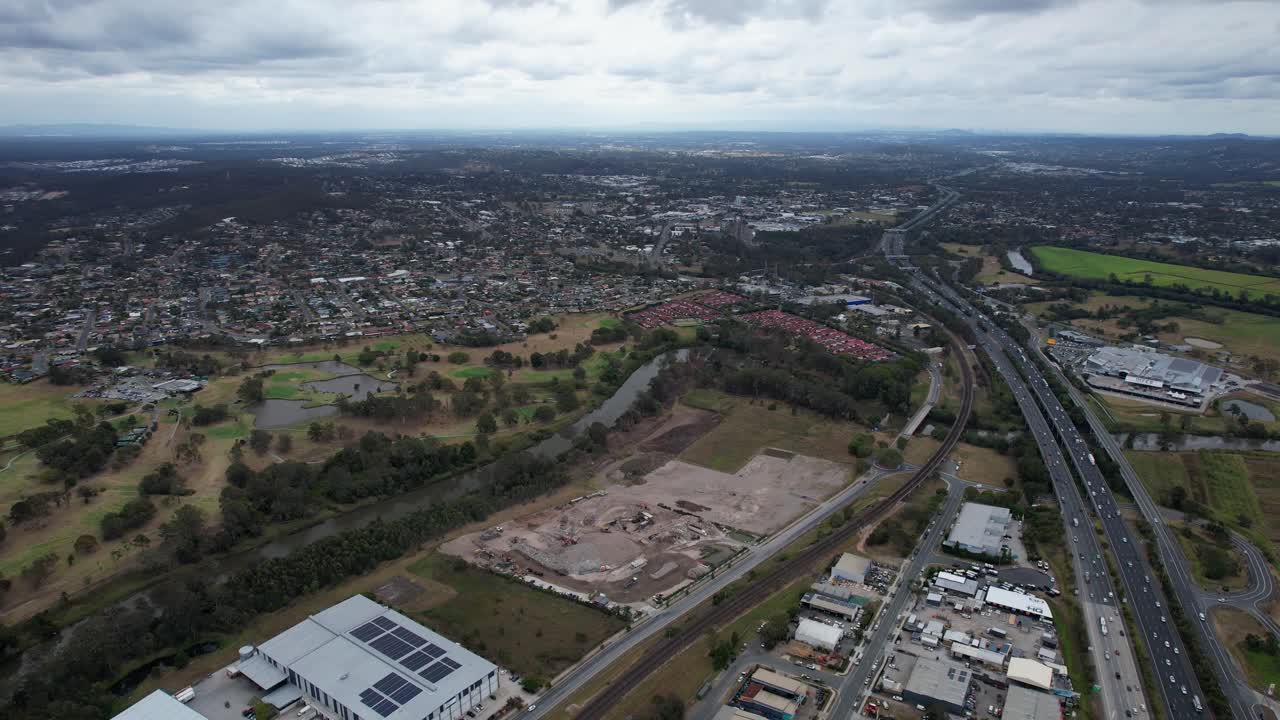 establecimientos y aldea ribereña a orillas del río albert en yatala, queensland, australia
