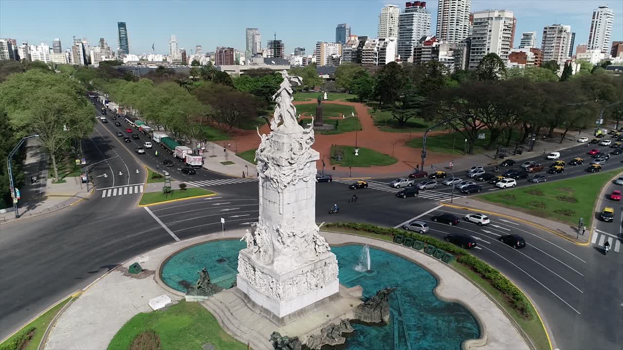 vista aérea del monumento a la carta magna, buenos aires, argentina, amplio círculo de tiro