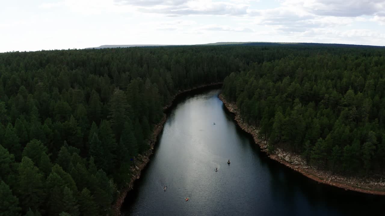 Dronekuva Woods Canyon -järven itähaarasta Arizonassa.