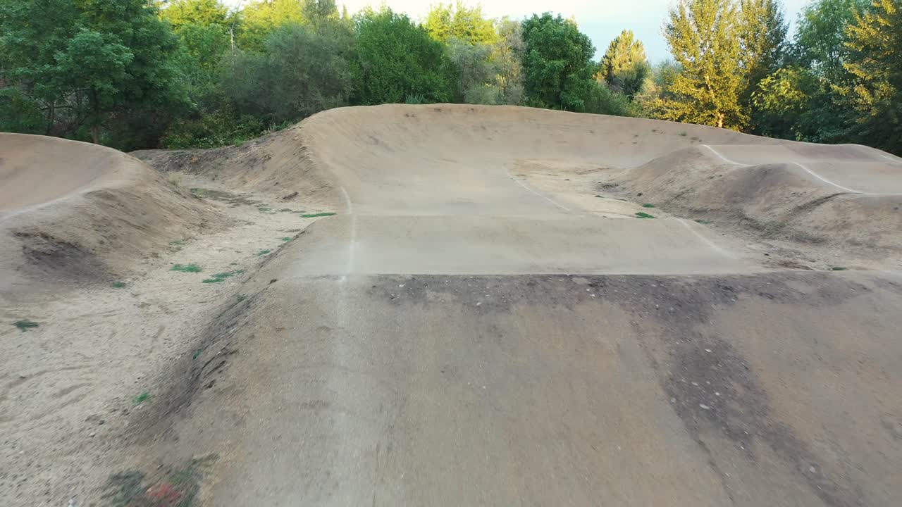 BMX cykel pump track bane, luftfoto