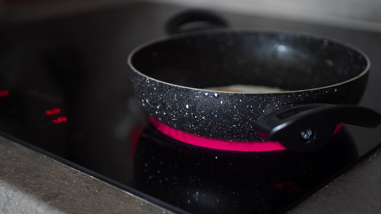 Frying an Egg on an Electric Stovetop