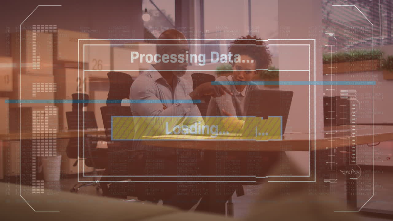animación de la interfaz con procesamiento de datos sobre hombre y mujer afroamericanos discutiendo en la oficina.