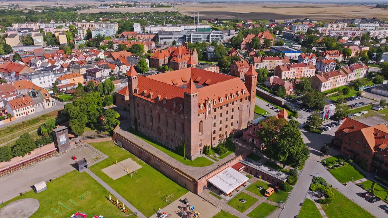 Historic Gniew Castle symbolizes defense challenges and geopolitical tensions
