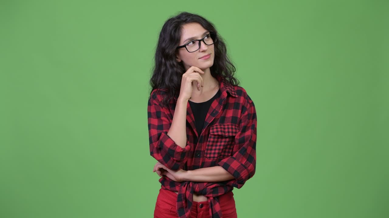 joven y bella empresaria pensando