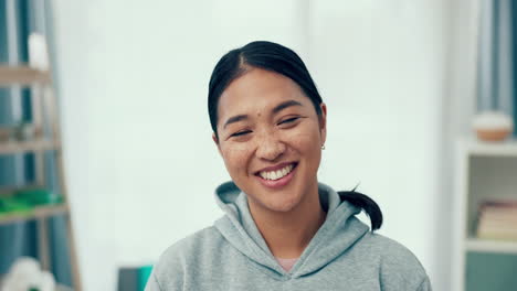 Sonrisa,-Cara-Y-Una-Mujer-En-Una-Oficina-En-Casa