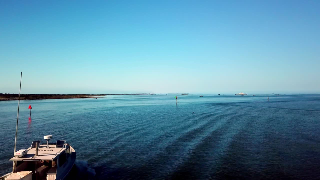 4k의 외부 은행 공중, hatteras nc, hatteras 노스 캐롤라이나를 따라 낚시 보트