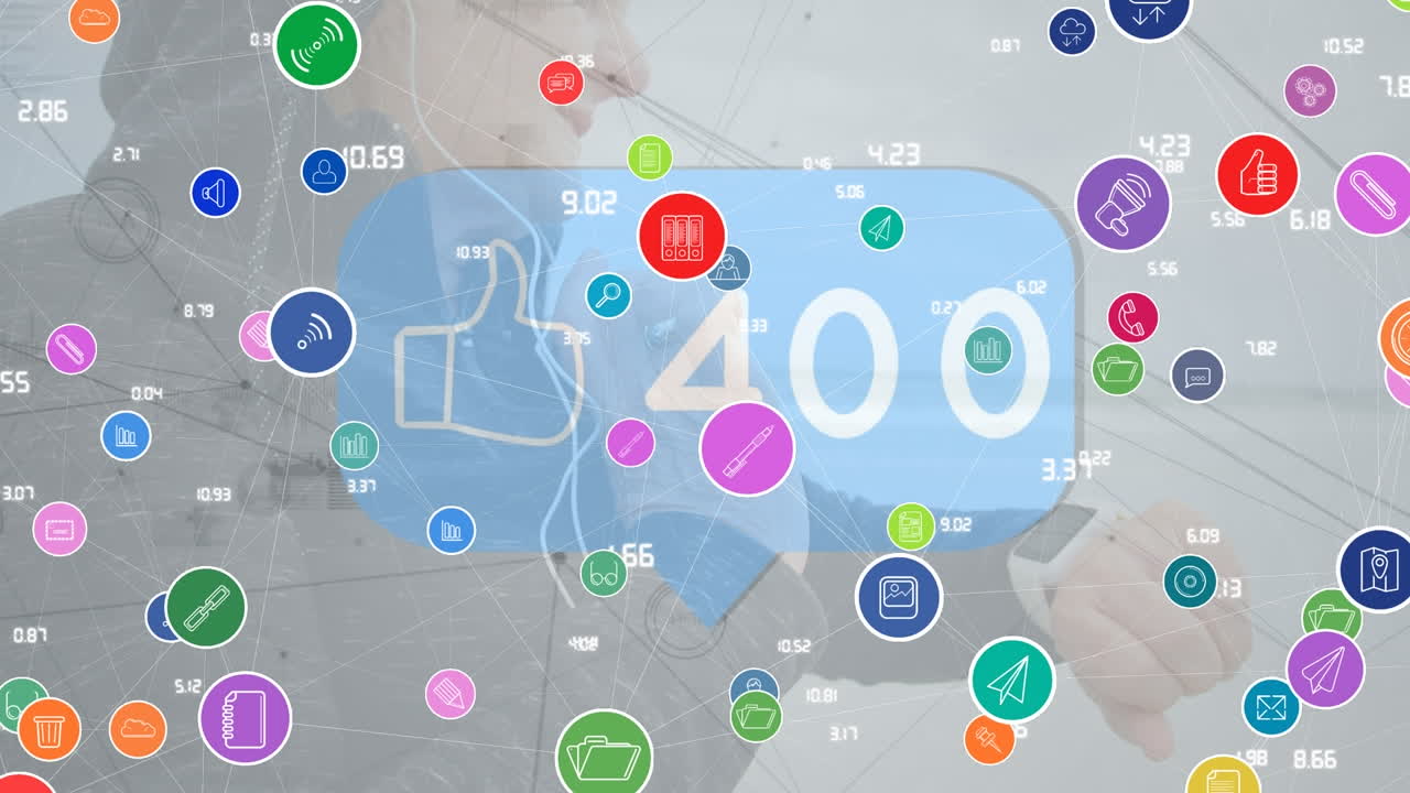 스마트 워치를 사용하는 백인 여성에 대한 아이콘의 애니메이션과 소셜 미디어 반응