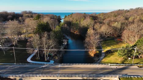 langsam in richtung der kleinen brücke drückt