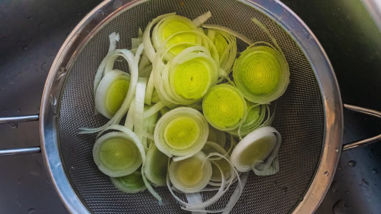 acercar el puerro en un tamiz