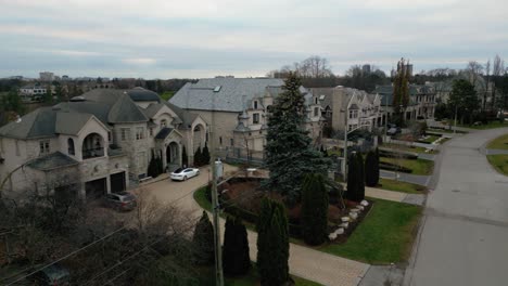 Drone-jib-shot-of-a-suburban-area-flying-up-from-a-luxurious-house-to-reveal-a-golf-course-in-the-distance