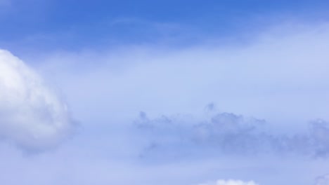 imagen del cielo en las nubes moviéndose