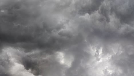 Gewitterhintergrund-Am-Himmel-Und-Schwere-Wolken