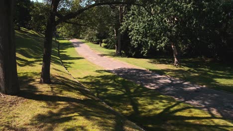 Mona-Park-Friedhof-Eingang-In-Pov