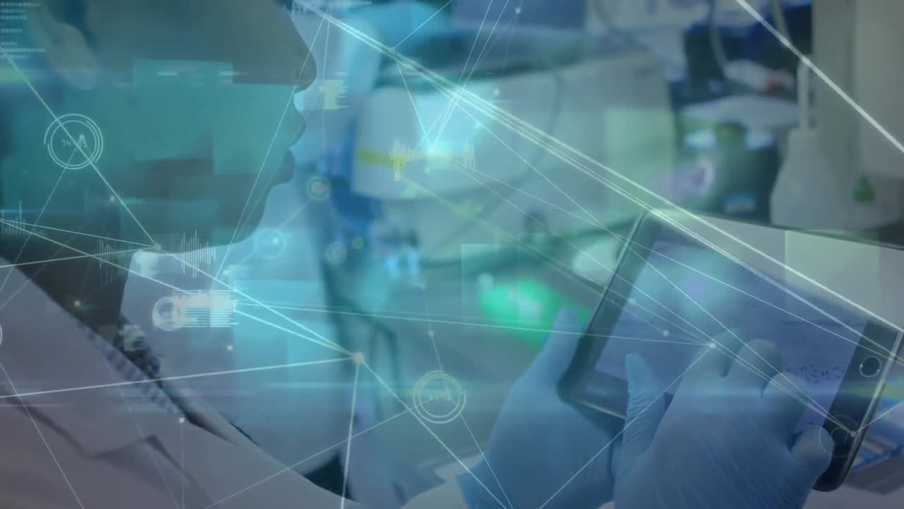 태블릿을 사용하는 두 인종의 여성 실험실 노동자에 대한 연결 네트워크와 다양한 데이터의 애니메이션