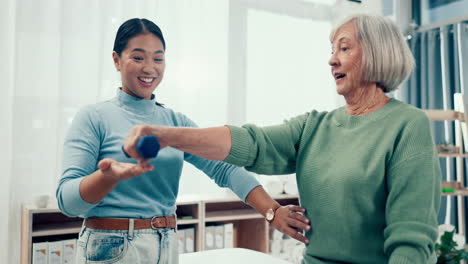 Seniorenbetreuung,-Hilfe-Und-Physiotherapeutin-Mit-Frau