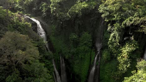 Eine-Sammlung-Von-Wasserfällen-Bali-Indonesien-2018