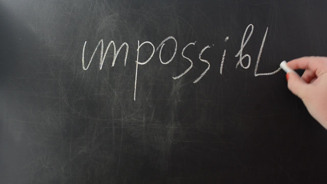 La parola impossibile si trasforma in forse. Scriviamo un'iscrizione su una lavagna.