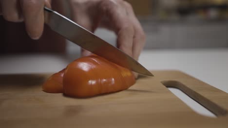 cortar un tomate en rodajas