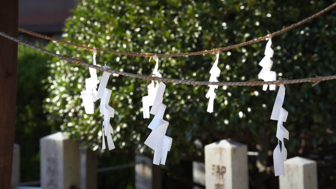 地元の神社にある日本の注連縄