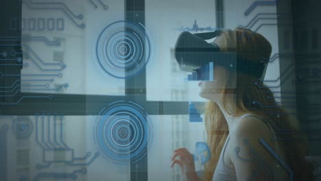 animación del escaneo del alcance y el procesamiento de datos sobre la mujer que usa auriculares vr