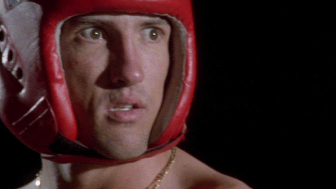 권투 선수가 상대를 관찰하다