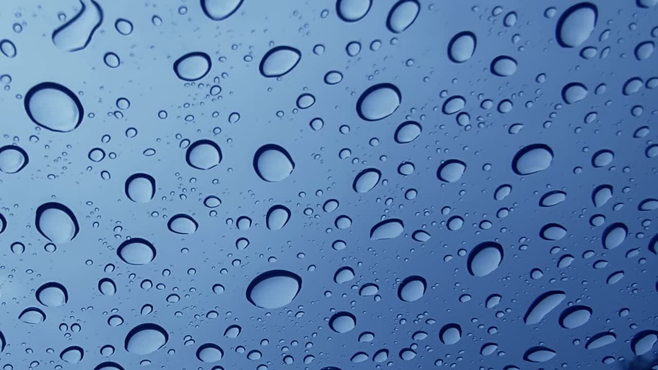 gotas de agua en el vidrio