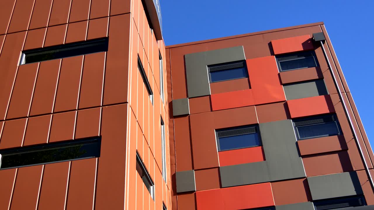 foto de un edificio moderno, rascacielos