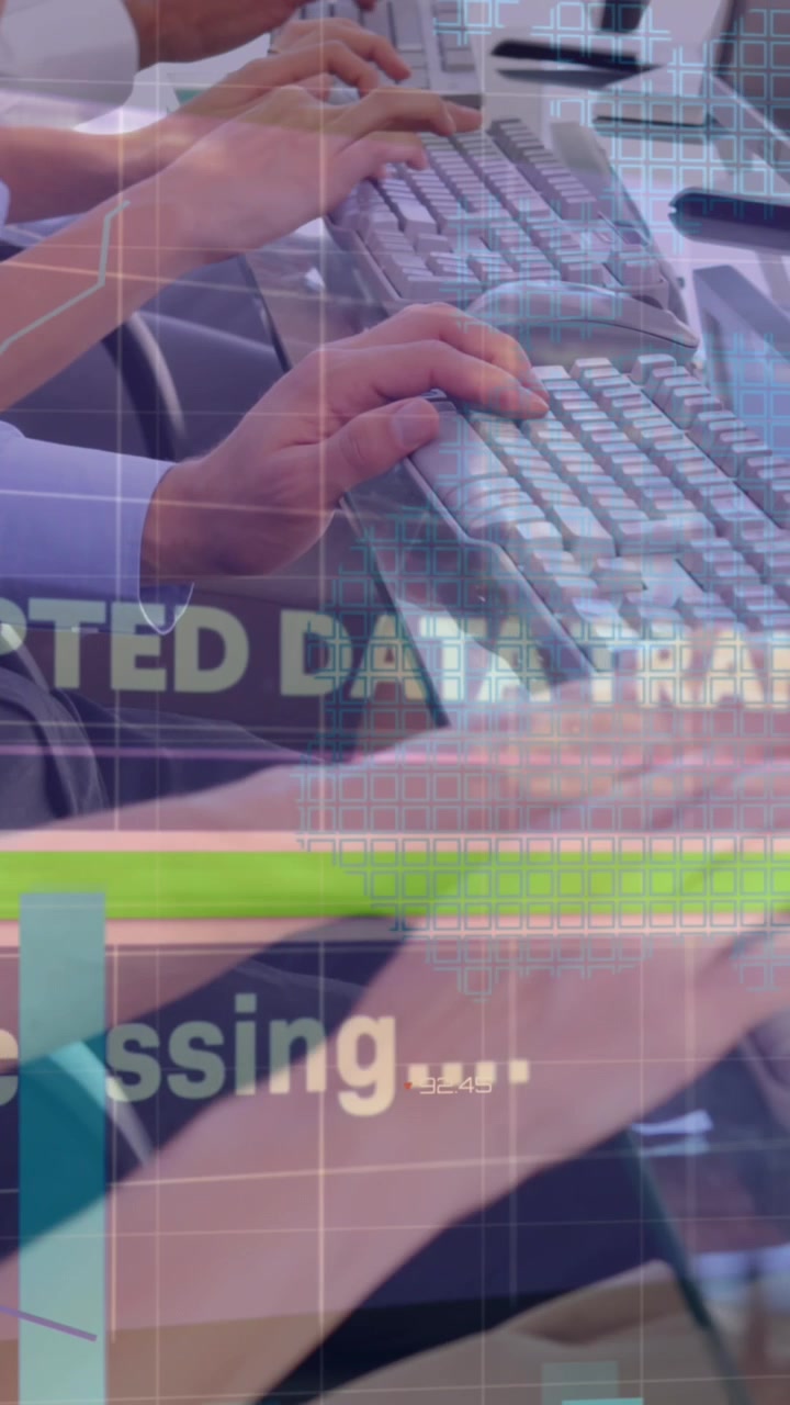 Animação de processamento de dados e dados criptografados sobre as mãos de trabalhadores diversos de call center
