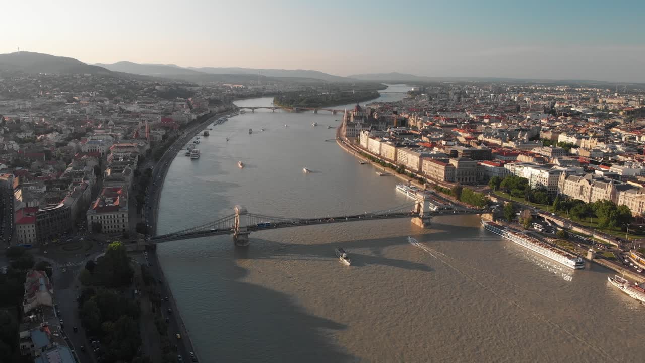 부다페스트 - nd 필터를 사용하여 4k 24fps로 만든 dji mavic air drone으로 위에서 비행하는 헝가리 여행