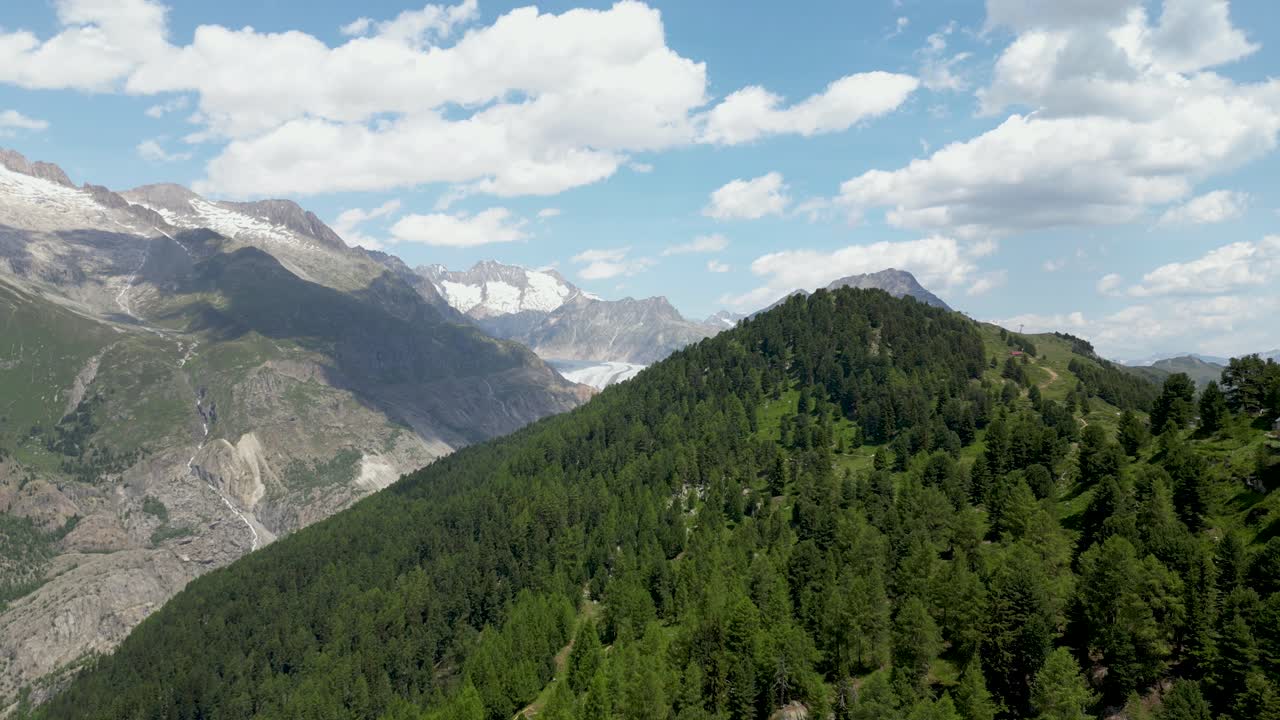impresionantes imágenes de drones del glaciar aletsch y el valle alpino en el cantón de valais en suiza