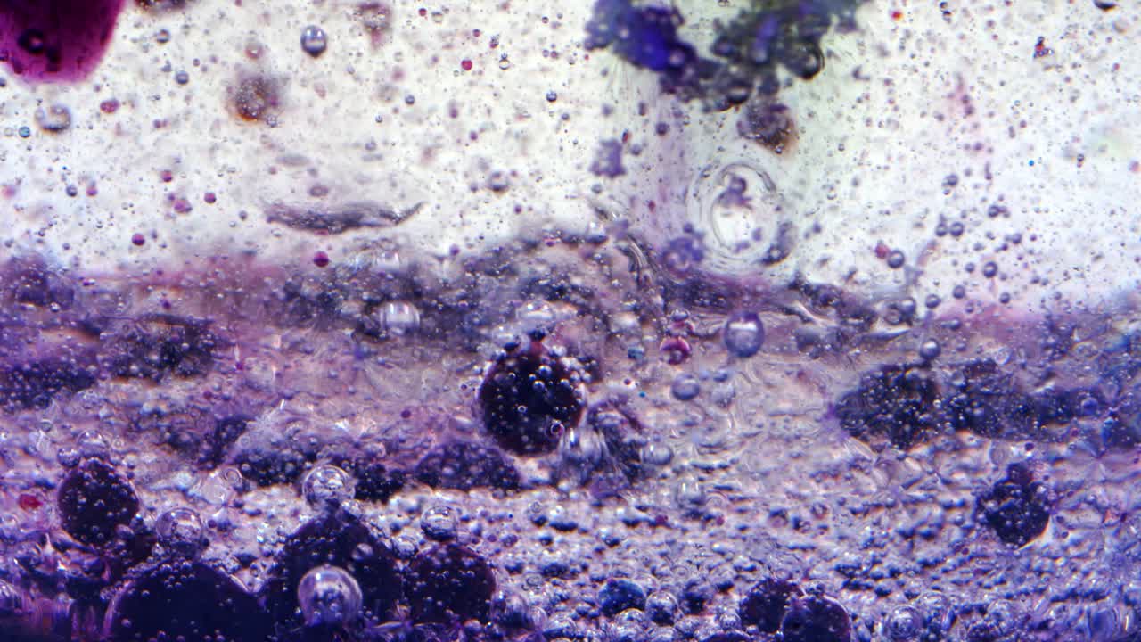 burbujas en aceite y agua con tinta detrás del vidrio