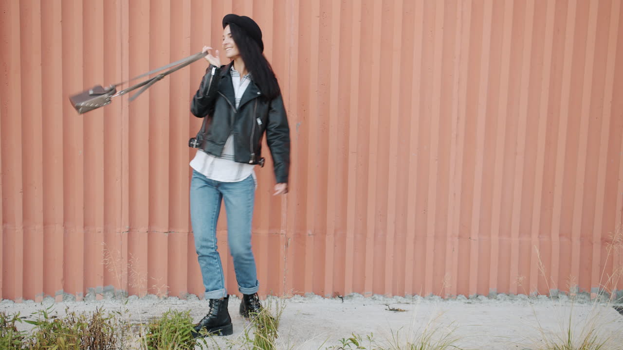 스타일리시한 여자 야외