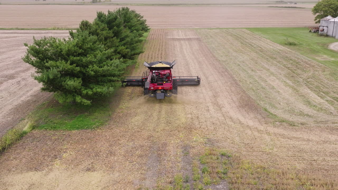 농장 들 에서 작물 곡물 을 수집 하는 수확기 의 에어리어