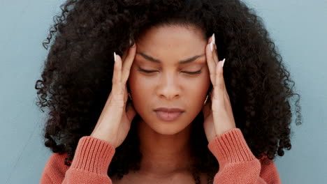 agotamiento, dolor de cabeza y ansiedad mujer negra