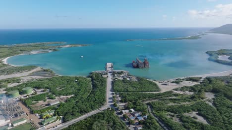 Planta-De-Energía-Flotante-De-MV-Karadeniz-Powership-Irem-Sultan,-Azua-En-República-Dominicana.