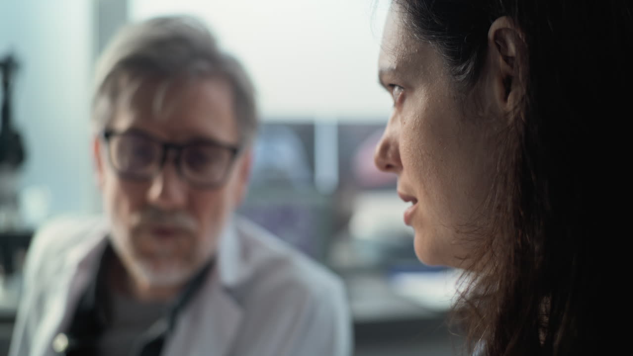 consulta con el médico y el paciente