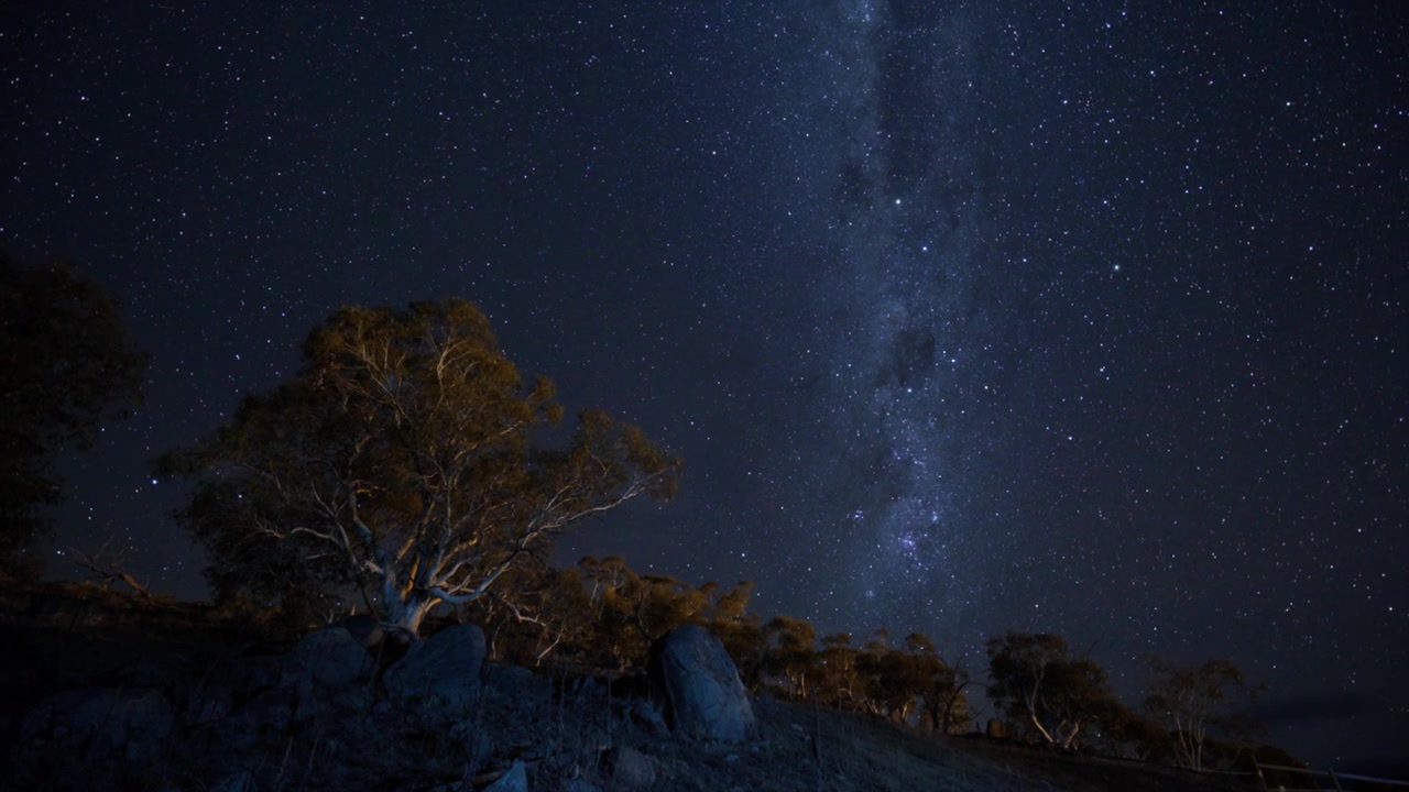 Via Lattea, paesaggio dell'Outback, time lapse, Australia, timelapse, cieli notturni, star lapse, Sydney, NSW, Canberra, Territorio del Nord, Uluru, versante montuoso, Jindabyne, Eucalipto delle nevi, movimento delle nuvole
