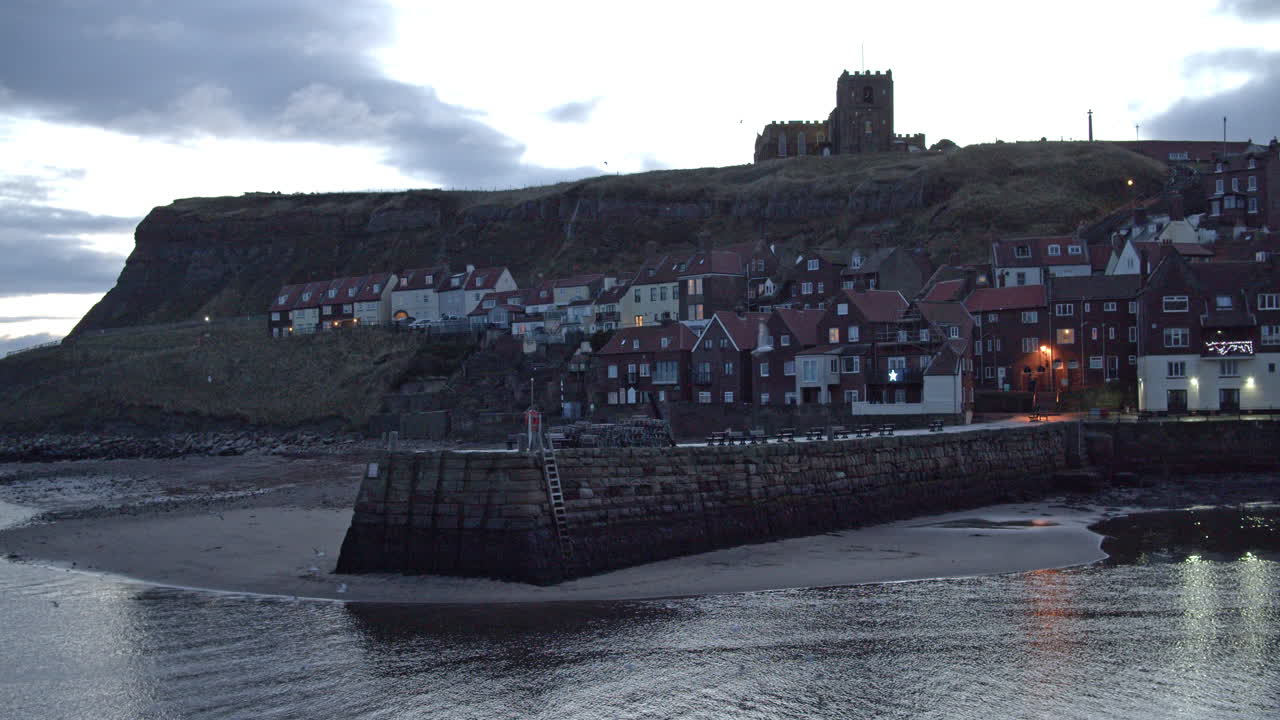 Whitby, North York Moors, Daggry i havnen, Båter - 4k Prores 422HQ, BMPCC Clip 14 - Jan 2022