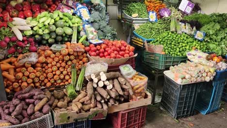 video of a vegetable and fruit market