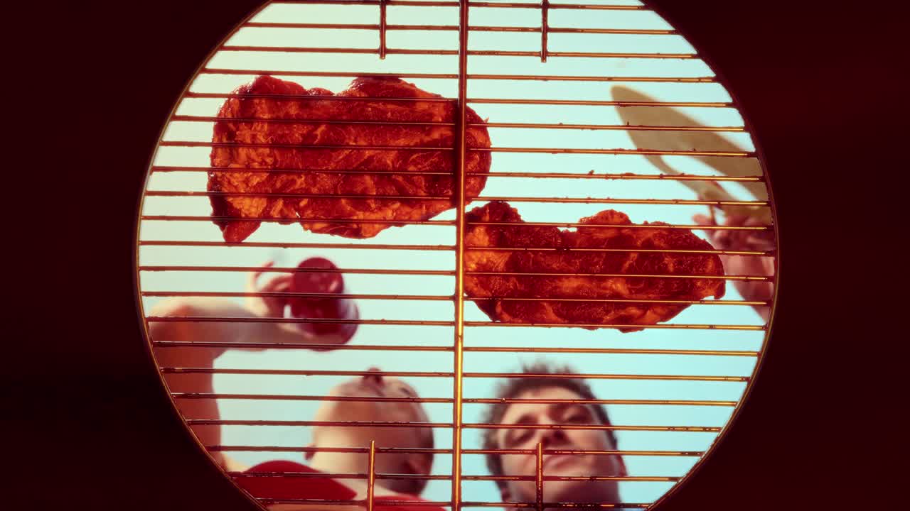 그릴에서 고기를 요리하는 것