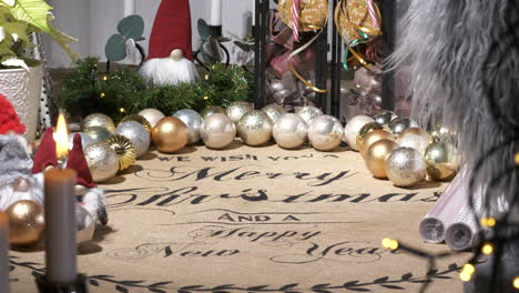 feliz navidad y próspero año nuevo saludos festivos, decoraciones en el hogar doméstico, tiro de muñeca deslizante